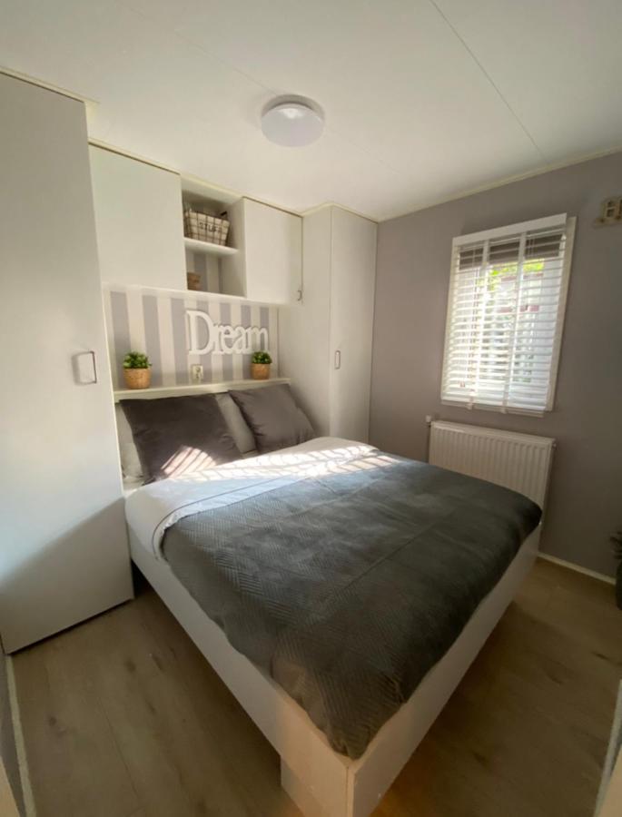 Luxe Chalet Met Prachtig Terras Op De Veluwe , Veel Privacy Hoenderloo Εξωτερικό φωτογραφία